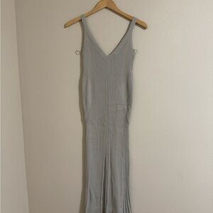 5/$55 !! 🔥 En Saison Light Gray Ribbed Knit dress